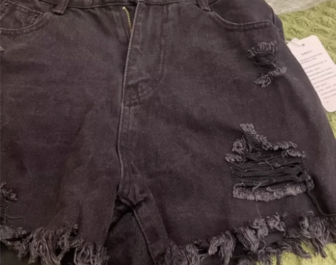 全新带吊牌韩版牛仔短裤 全新!破洞牛仔短裤...