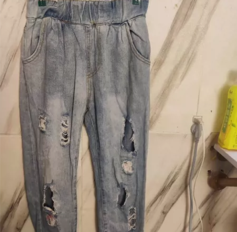 女生夏季破洞牛仔裤松紧腰卷边 S码，80-...