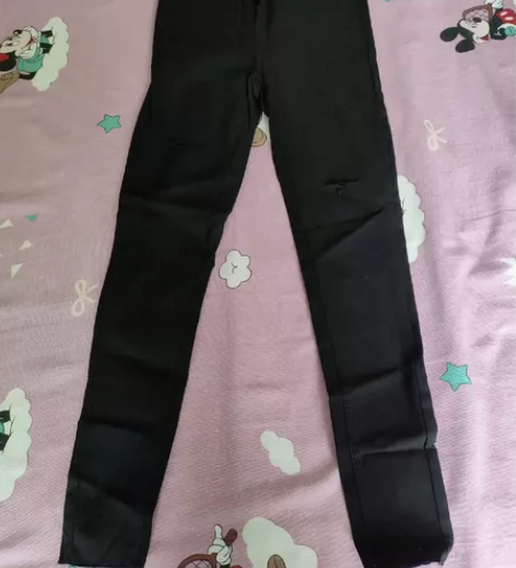 清衣柜~压箱底巨瘦的一条破洞软牛仔，随便拿...