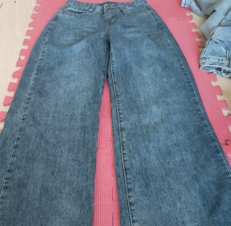 阔腿牛仔裤有点脏s码介意勿拍 感兴趣的话点...