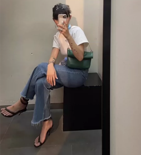 蓝色微喇叭阔腿牛仔裤 S码 全新带吊牌 不...