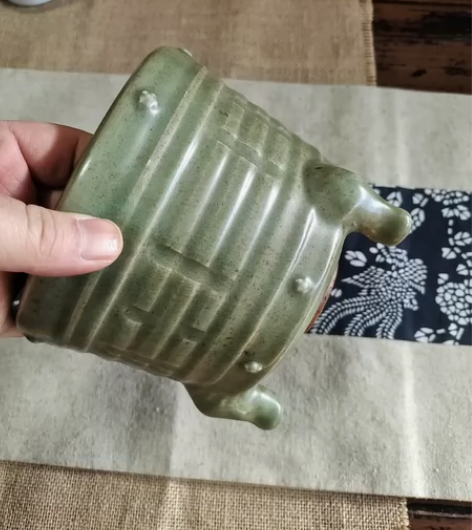 绿釉弦纹八卦香炉 感兴趣的话点“我想要”和...