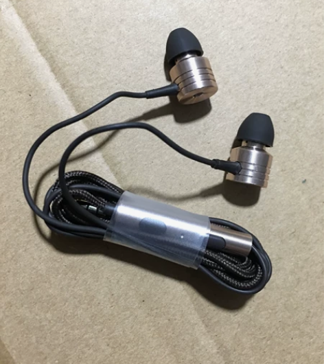 1MORE 万魔E1003活塞复刻版耳机有...