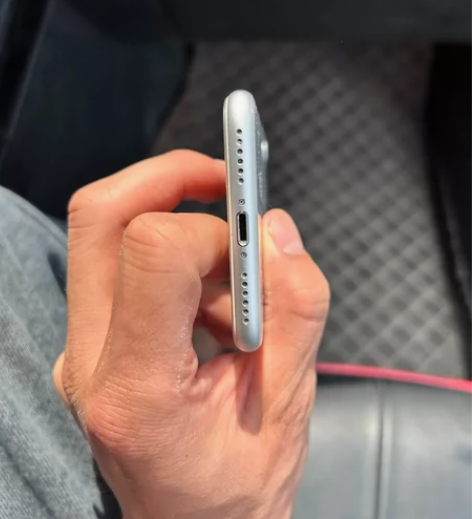 出一部苹果8 256 美版有锁机 TM运营...