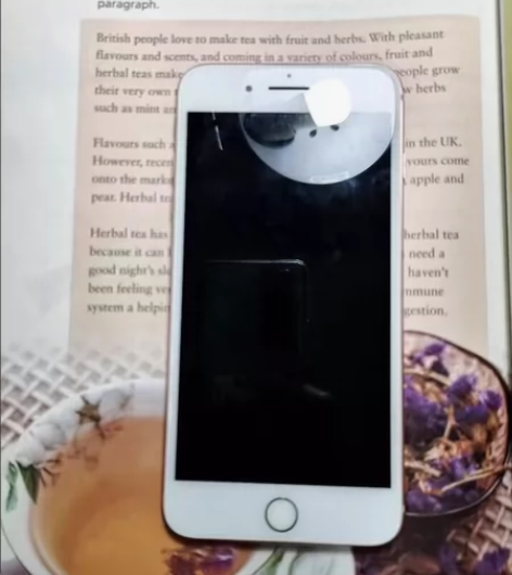 闲置iPhone8白色64G，9.5新，功...