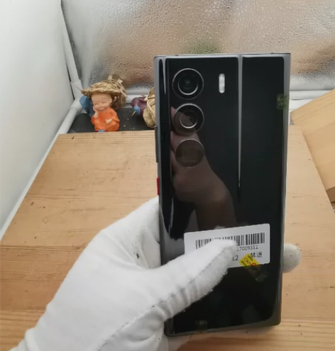 4.30 中兴Axon40Ultra航天版...