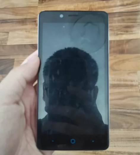 好久前的手机了，中兴A880，成色如图，时...