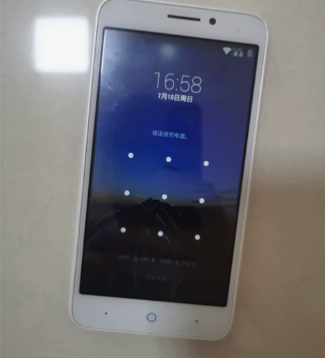 中兴智能手机，能开机，功能都正常 感兴趣的...