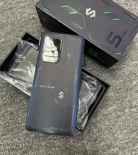 99新黑鲨5 Pro12+256g骁龙8处...