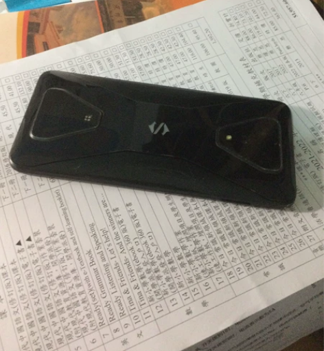 黑鲨3游戏手机 8+128g 屏幕有轻微划...