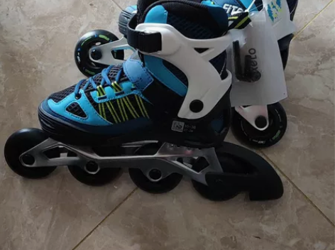 全新未使用迪卡侬儿童轮滑鞋旱冰鞋IVS3，...