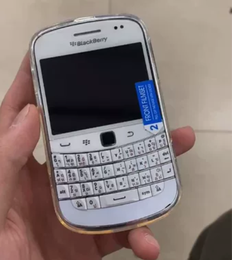 黑莓9900 白色按键触摸电话手机 经典款...