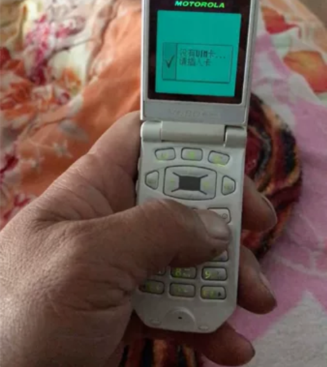 摩托罗拉V680手机、功能正常、无拆无修、...