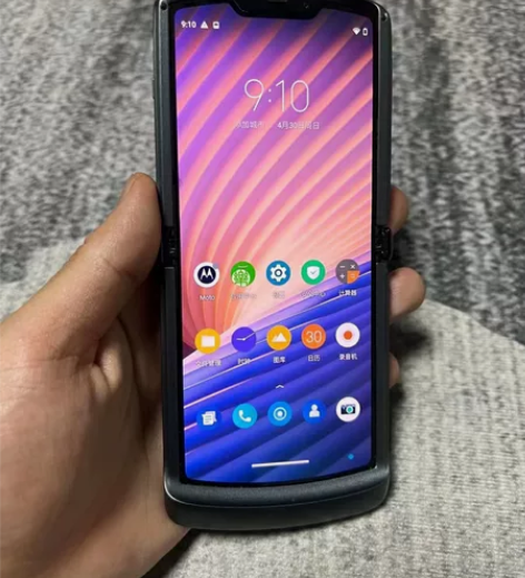 个人使用摩托刀锋 razr 5G 8+25...