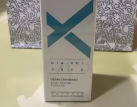 OLAY亮洁皙颜祛斑精华液40ml，OLA...