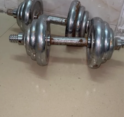 18斤（9斤*2）哑铃。 2.5kg，1....