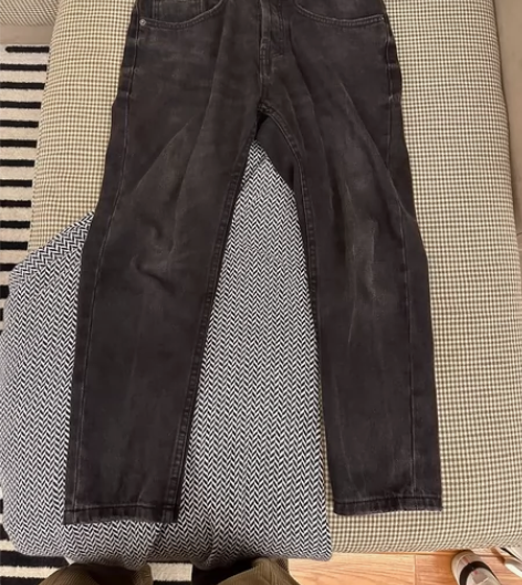 Zara 修身牛仔裤 水洗 黑 本人168...