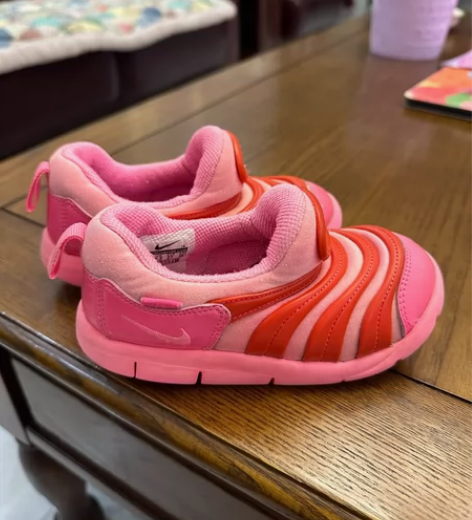 耐克毛毛虫 10C 感兴趣的话点“我想要”...