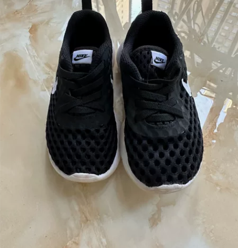 正品购入耐克网眼运动鞋，9c码，二手物品不...