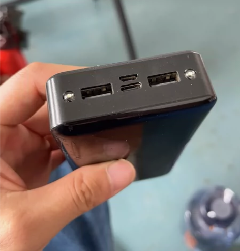 南极人凸格充电宝 原价87 用了不到半年 ...