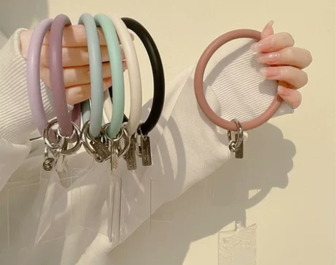 ins风网红手机壳万能挂坠液态硅胶手环通用...