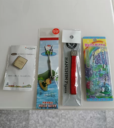 各种手机挂绳挂件，HelloKitty系列...