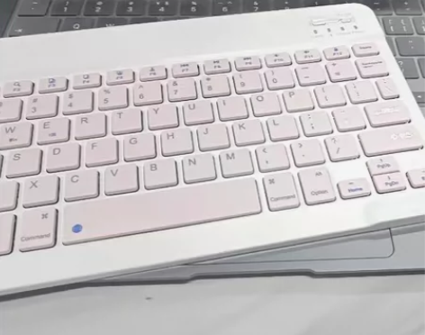 店不开了，清一批无线蓝牙键盘14元包邮甩卖...