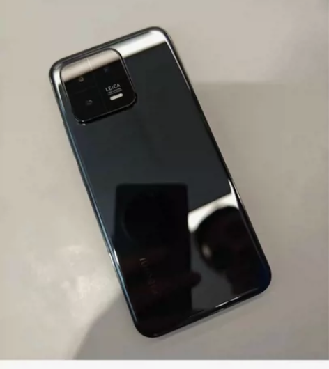 小米13今年2月份买的，大概2个多月，贴膜...