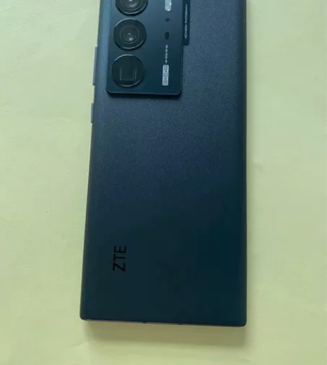 12+256中兴Axon40ultra,内...