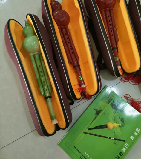 琴行处理全新葫芦丝一把降B调两把C调?教程...