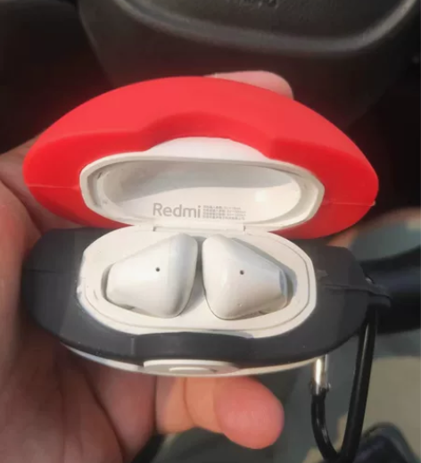 Redmi Buds3 成色一般,耳机套是...
