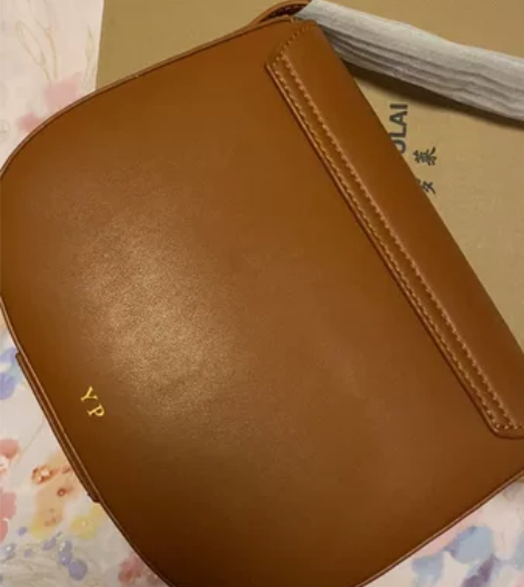 女士单肩/斜挎牛皮女包，盒子是25*25大...