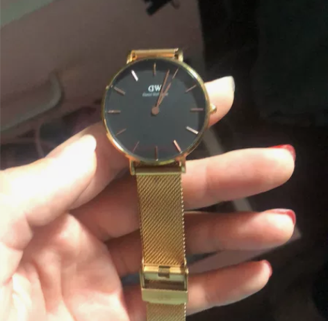 dw黑金手表 韩国买的 盒子都在 感兴趣的...