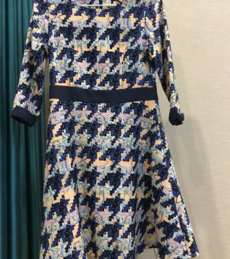 拉夏贝尔五分袖连衣裙 秋款 很洋气的花纹转...