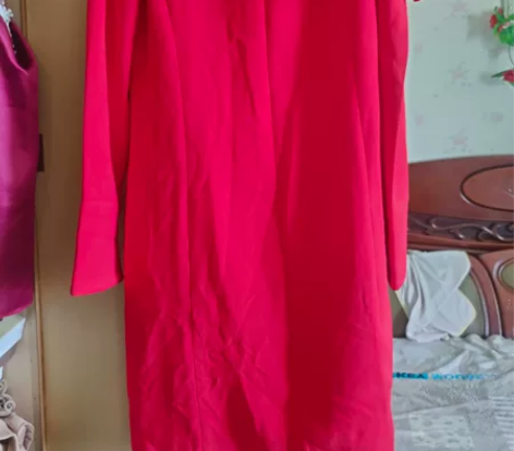 连衣裙，拉夏贝尔的。红色连衣裙，漏肩，木耳...