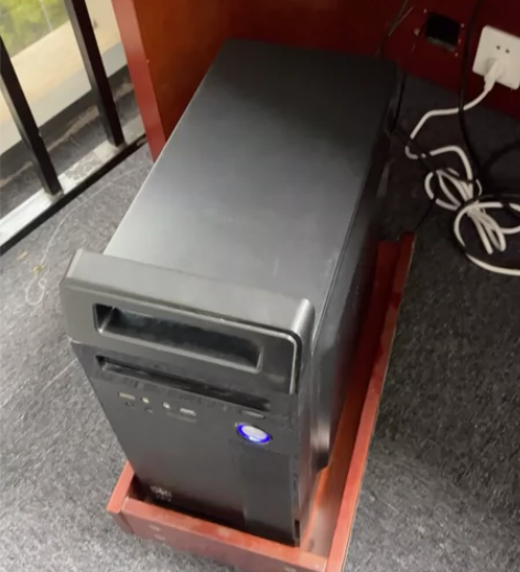 台式组装电脑，技嘉主板，酷睿i3处理器，8...