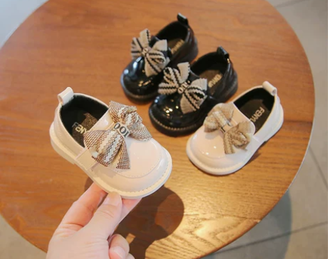 春秋女宝宝鞋子小童公主鞋百搭一2岁女童小皮...