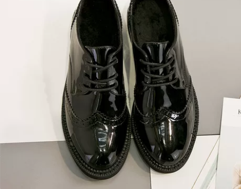 秋季英伦风女鞋子学生韩版百搭加绒平底漆皮布...