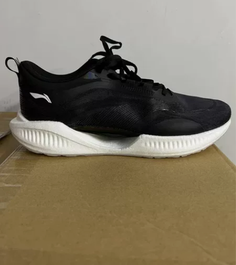 超轻19 鞋底微微氧化 通通189秒 黑白...