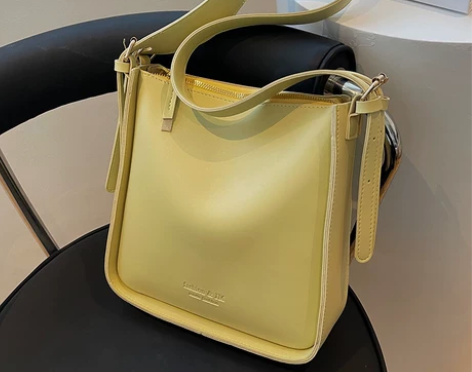 简约大容量包包女2023秋冬新款潮百搭斜挎...