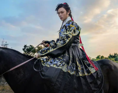 如梦霓裳飞鱼服【定风波】，尺码：180，一...