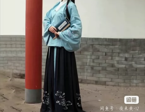 九曲阑珊汉服 仅试穿 上下都是M码 发饰选送