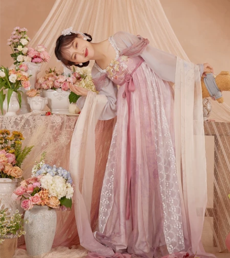 七月夕 馥郁香槟一套，穿一洗一，无瑕疵，状...