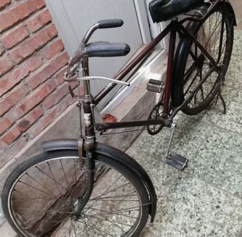 老飞鸽二六自行车,红底漂亮,正常使用,民俗...