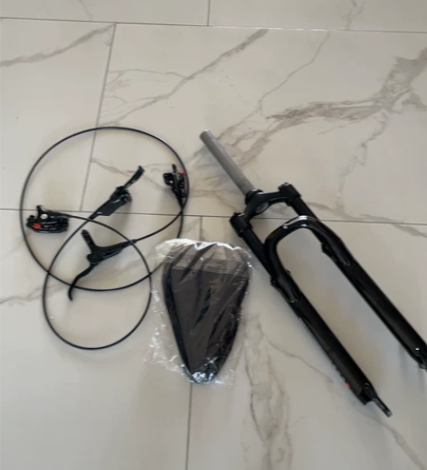 全新菲利浦前叉、刹车一对、坐垫套。送小铃铛...