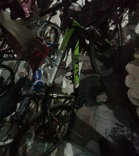 喜德盛，自用自行车，可直接骑行，前避震锁死...