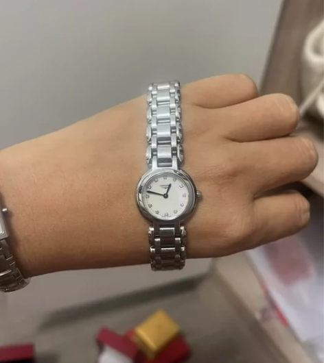 浪琴心月手表，专柜正品 感兴趣的话点“我想...