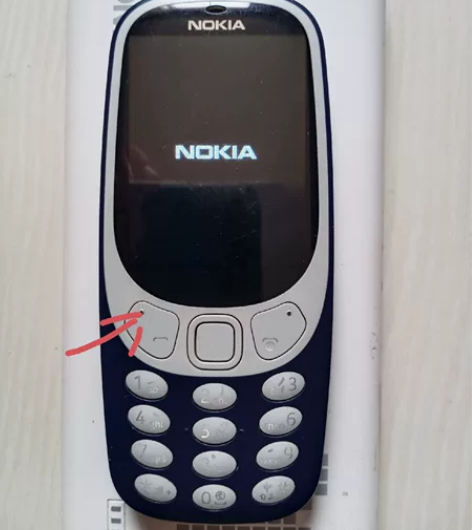 诺基亚1030，双卡手机！有一个键子不好用...
