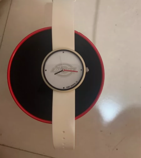 迪克斯白色手表，带过两三次，有表盒，低价出...