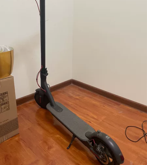 9成新。小米米家滑板车 电动成人儿童便携折...